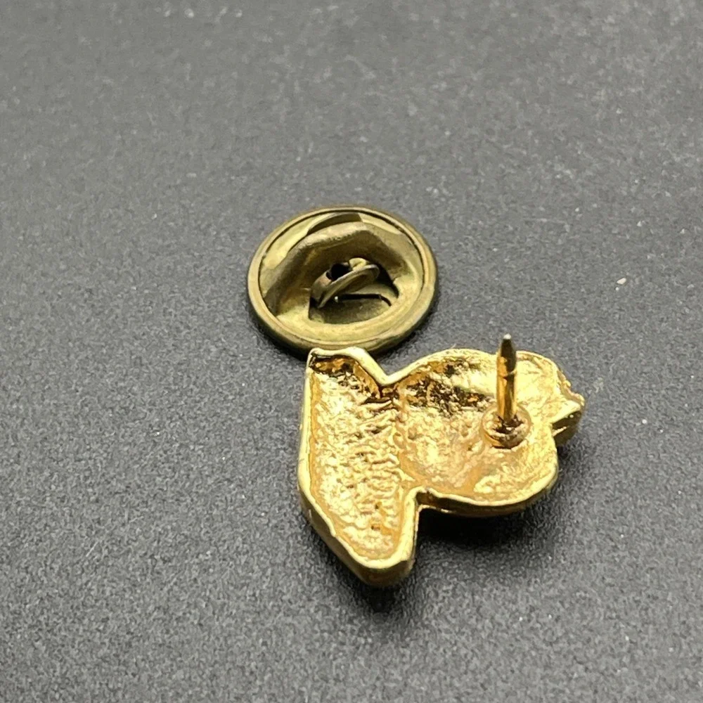 Apple Sitting On‎ A Book Gold Tone Lapel Hat Pin